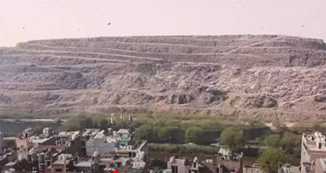 Mengerikan! Gunung Sampah Tertinggi di Dunia Ada di Delhi India, Hampir Setinggi Taj Mahal
